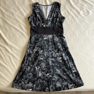 Patagonia Floral Gray Sleeveless Dress